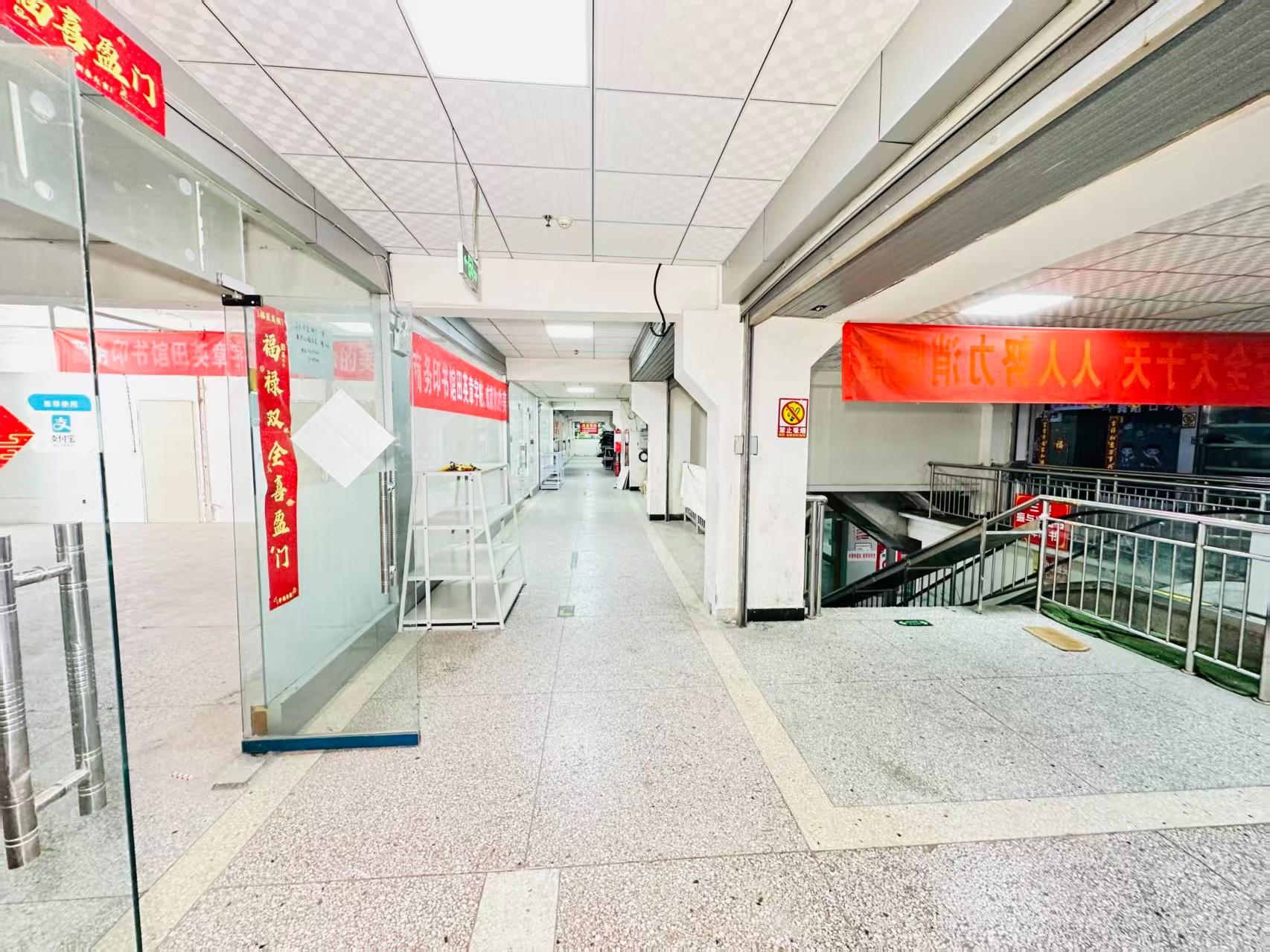 南大街引入人工智能技术应用场景，推动AI与商业、零售、电商、企业服务等领域融合发展。
