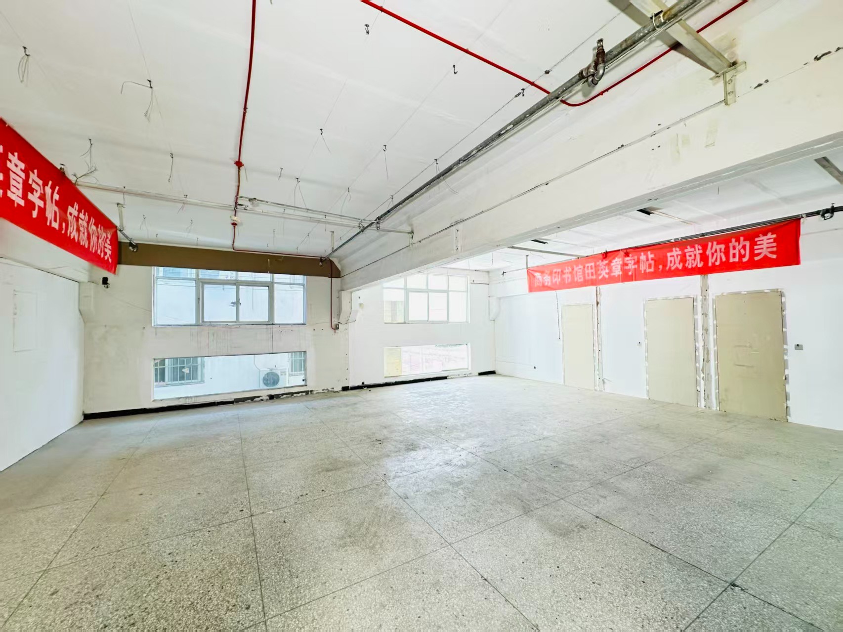 南大街重点吸引人工智能应用、数字经济、电商直播、智能制造服务、软件开发、科技创新企业及创业团队入驻